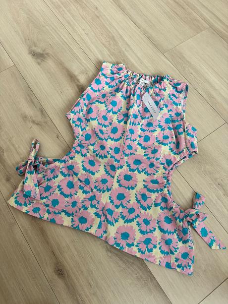 Kvietkovy top s vyrezmi, 36