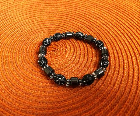 Antracitový náramok, 