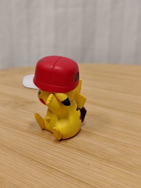 Figúrka pokémon pikachu s ashovou čiapkou, 4 cm, 