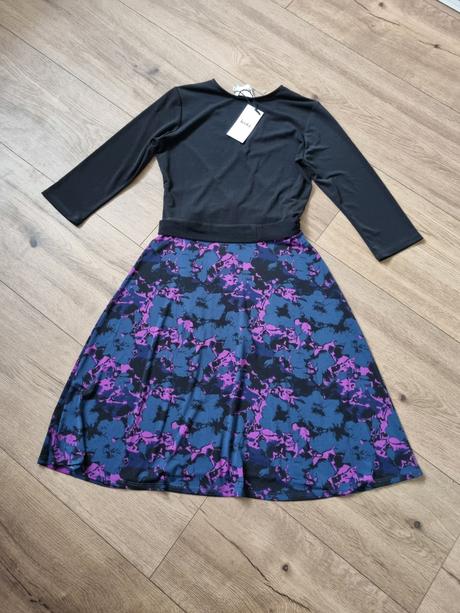 Elastické šaty s, s