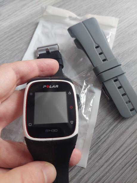 Športové hodinky polar m430, 