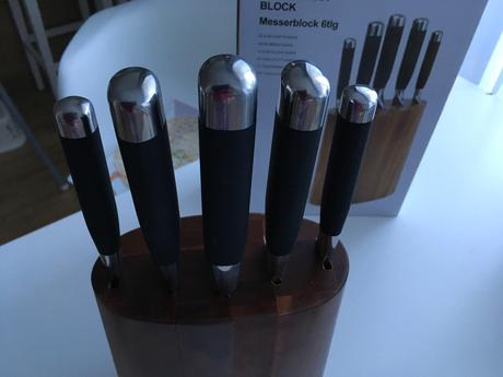 Stojan s piatimi nožmi ako nové, 