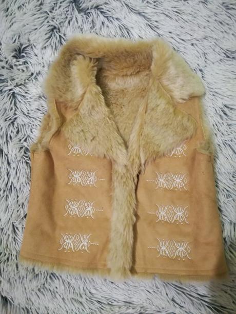 Vesta s kožušinou, 92