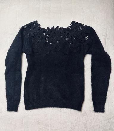 Chlpatý čierny svetrík s madérou, l / m