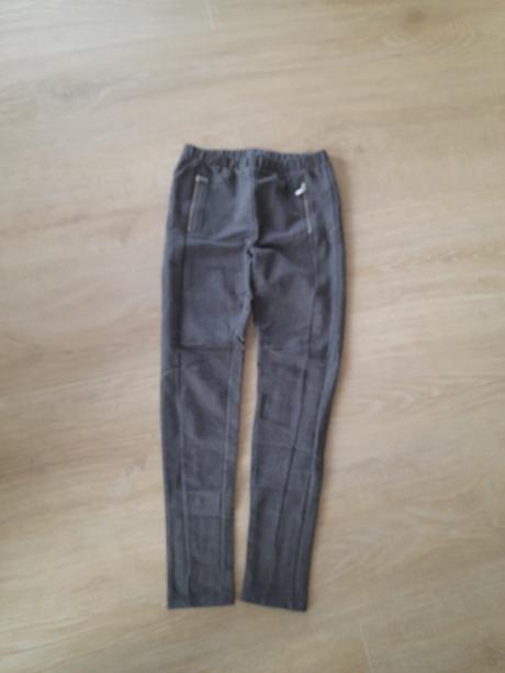 Leginy, reserved,152