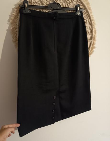 Čierna sukňa s vysokým pásom, l