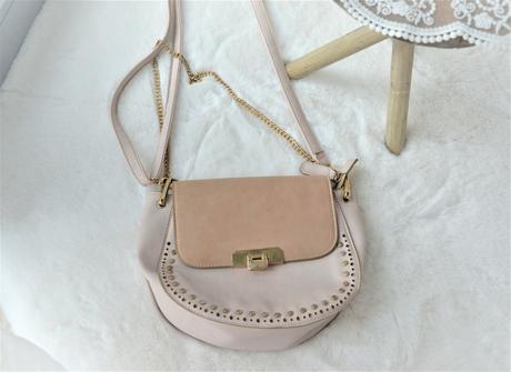 Béžová kabelka, 