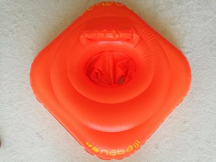 Plavacia sedacka decathlon, 