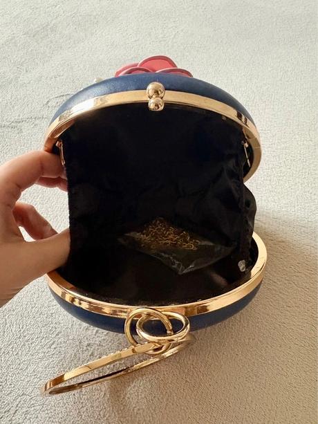 Elegantná okrúhla kabelka s 3d kvetmi, 