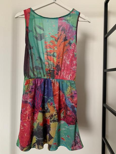 Top s holym chrbatom, zara,s