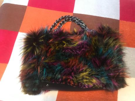 Taška s krasnou umelou kozušinou, zn. alex max,