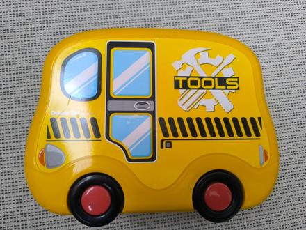 Kufrík s naradim autobus, 