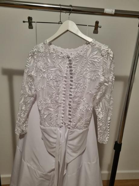 Svadobné šaty (čipkované body + saténová sukňa), 36