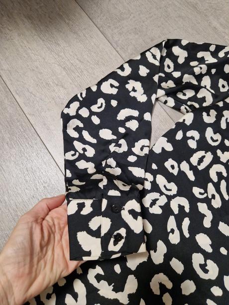 Saténová blúzka, 38