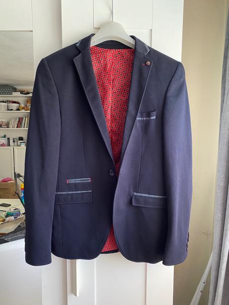 Panske tmavomodre sako, 48