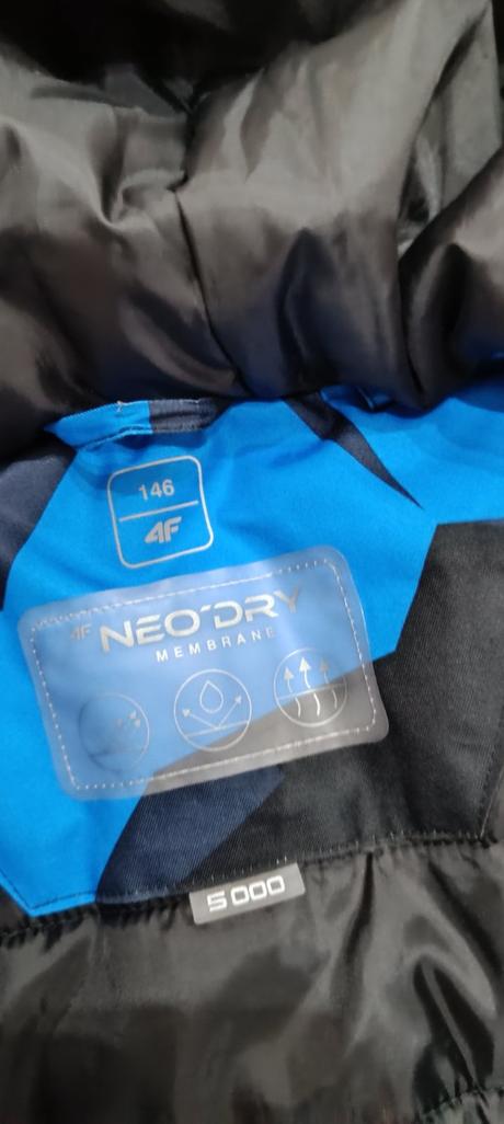 4f lyžiarska súprava bunda + oteplovaky, 146