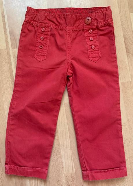 Červené dievčenské nohavice, 92