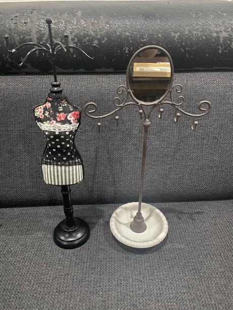 Držiak na bizuteriu, 