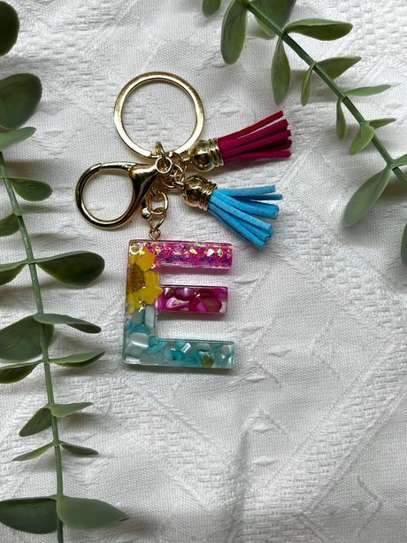 Ručne vyrobené živicové kľúčenky, 