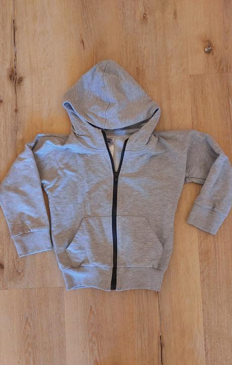 Mikina s kapucňou, 104