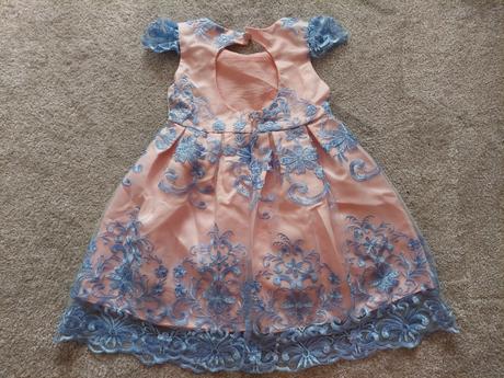 Slávnostné šaty s mašľou a čelenkou, 92