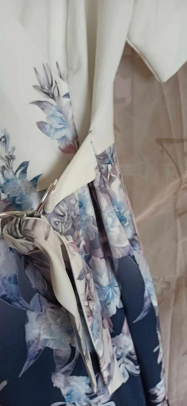 Spoločenské šaty, 44