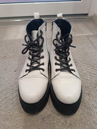 Vysoké topánky, 39