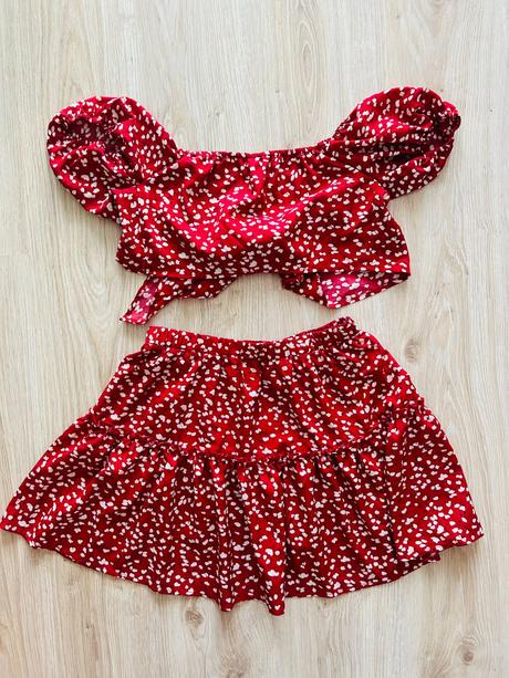 Krásny letný komplet sukne a topu značky shein, 