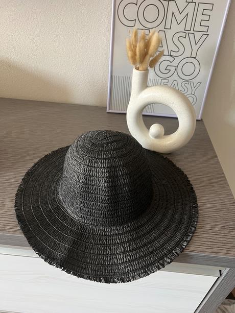 Slamený dámsky letný klobúk,