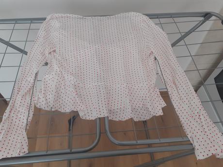 Biela damska bluzka s cervenymi bodkami, gate,164