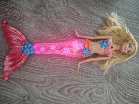 Barbie morska panna svietiaca,