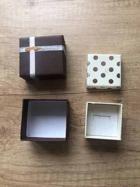 Darujem záložky, dvd, minecraft, kartičky,