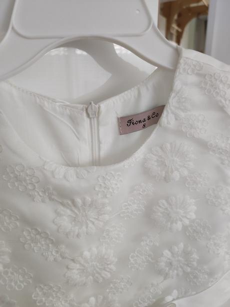 Slávnostné šaty, 122