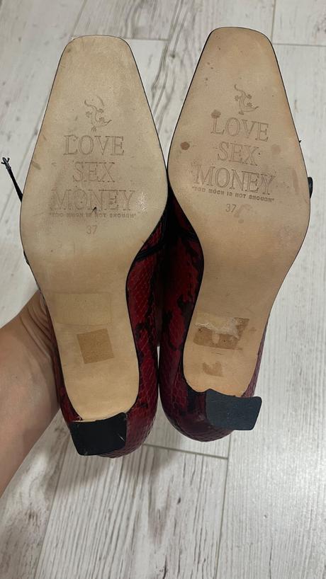 Bordove lodičky 37, 37