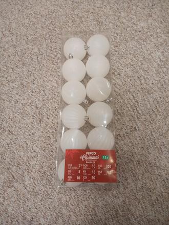 Biele vianočné gule na stromček,