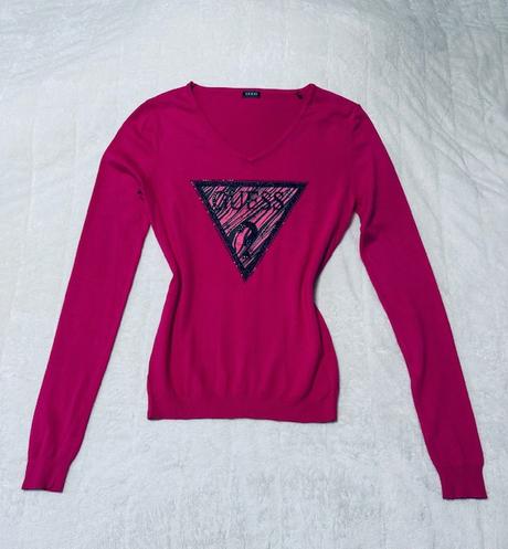 Cyklámenový svetrík s véčkom zn. guess originál, guess,m