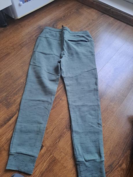 Teplaky, reserved,152