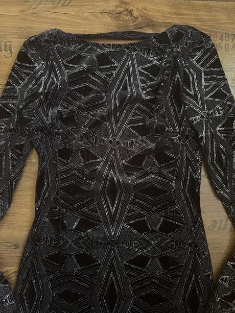 Trblietavé elastické šaty, orsay,s