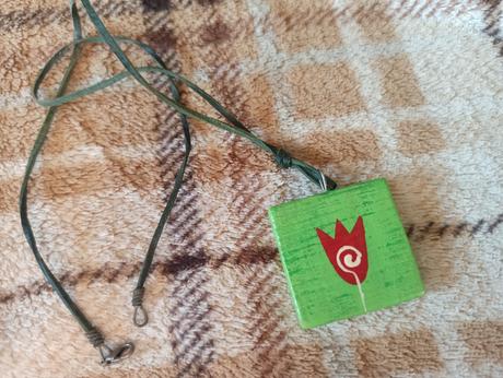 Náhrdelník, drevený, maľovaný, 