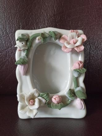 Keramický rámik s kvietkami, 