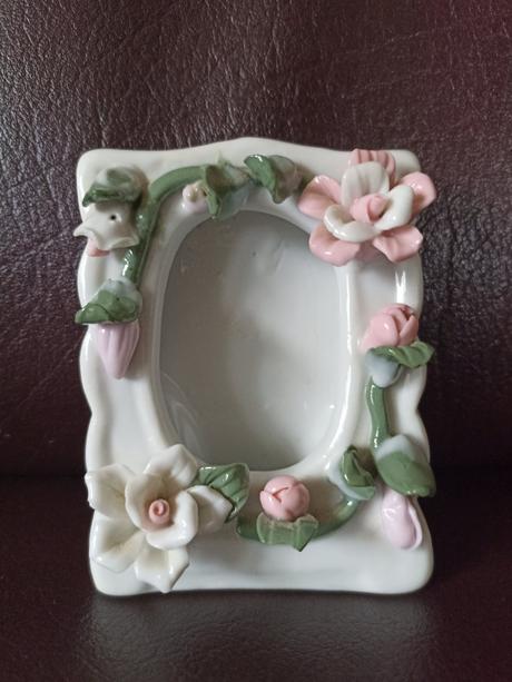 Keramický rámik s kvietkami, 