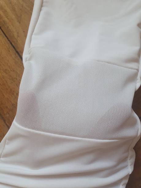 Pekné biele dievčenské legíny, 164