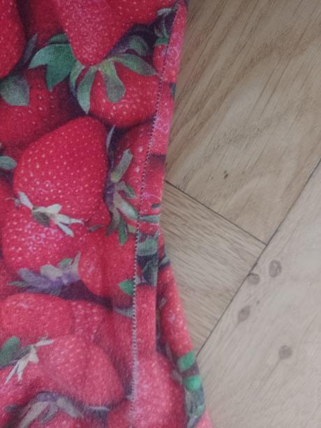 Tricko s jahodami, 36