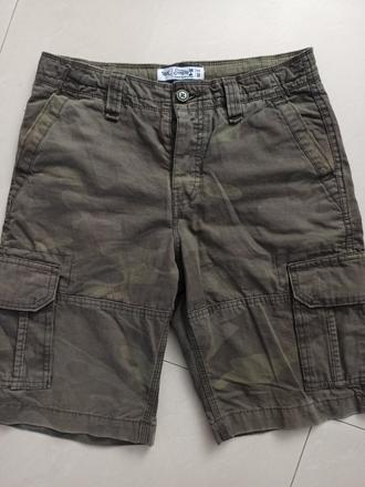 Maskáčové kraťasy, 176