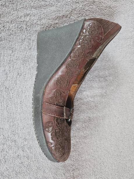 Topánky na podpätku, 37