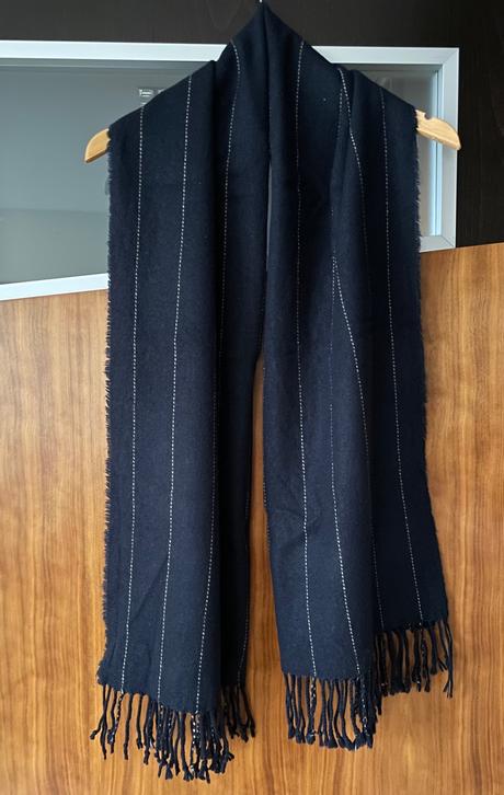 H&m tmavomodrý šál s tenkým prúžkom pinstripe, h&m