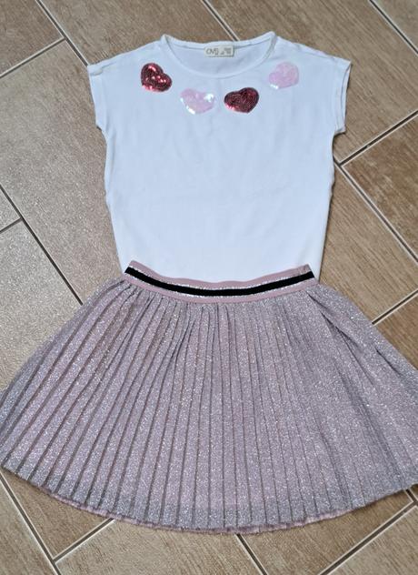 Tricko a plisovana suknicka 128, 122–134