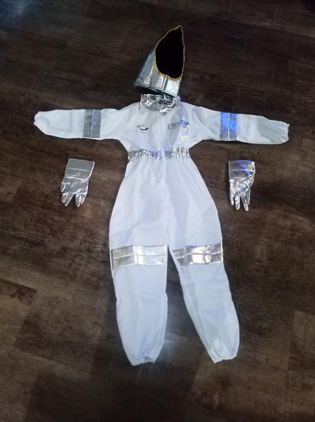 Kozmonaut oblek 122, 