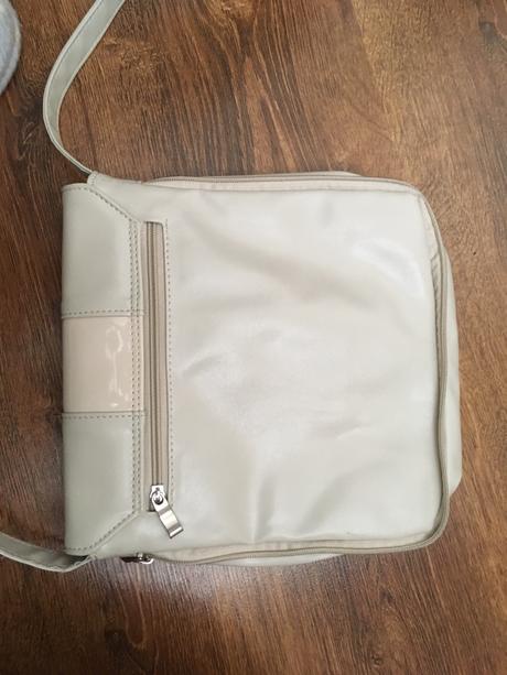 Krémová kabelka, 