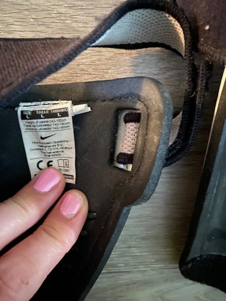 Chrániče nike pre 10-12 ročnych, 